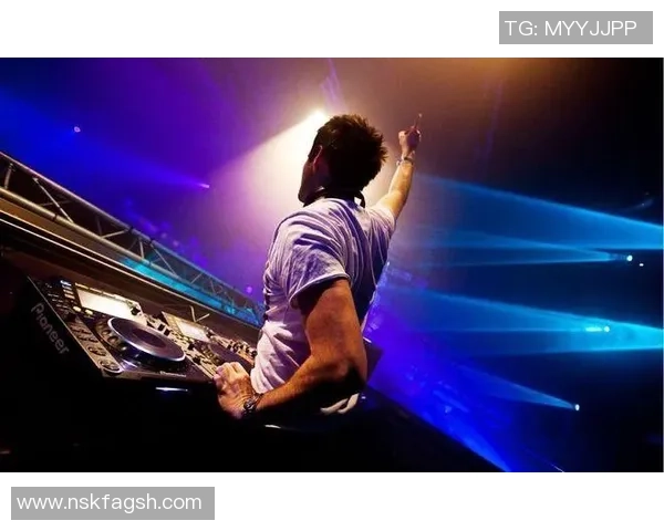 退役足球明星的伤感回忆与人生新篇章的探索之旅